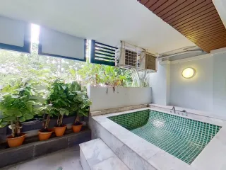 For sale 1 bed condo in Phra Khanong, Bangkok