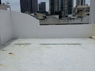 Casa adosada en venta de 4 habitaciones en Phra Khanong, Bangkok