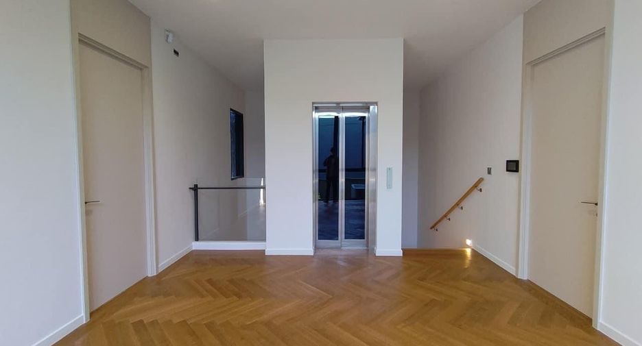 For sale and for rent 5 bedrooms house in Wang Thonglang, Bangkok
