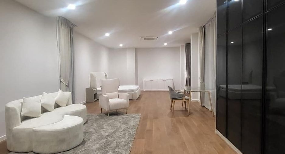 For sale and for rent 5 bedrooms house in Wang Thonglang, Bangkok