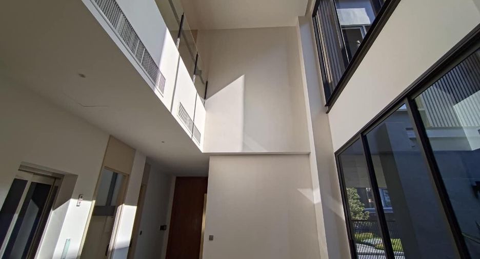 For sale and for rent 5 bedrooms house in Wang Thonglang, Bangkok