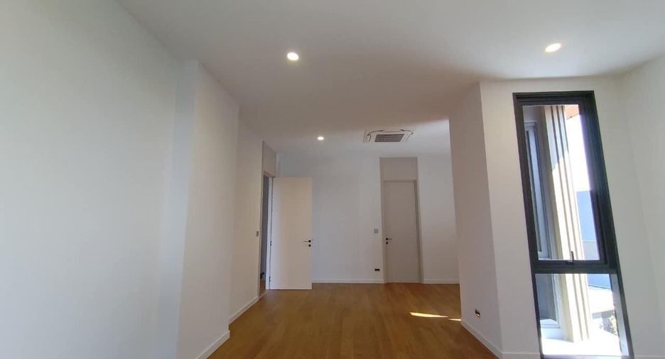 For sale and for rent 5 bedrooms house in Wang Thonglang, Bangkok
