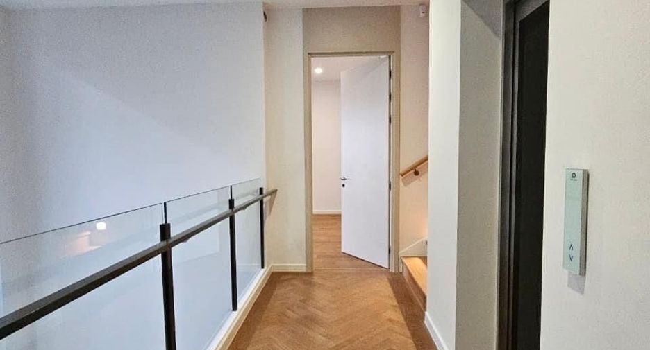 For sale and for rent 5 bedrooms house in Wang Thonglang, Bangkok