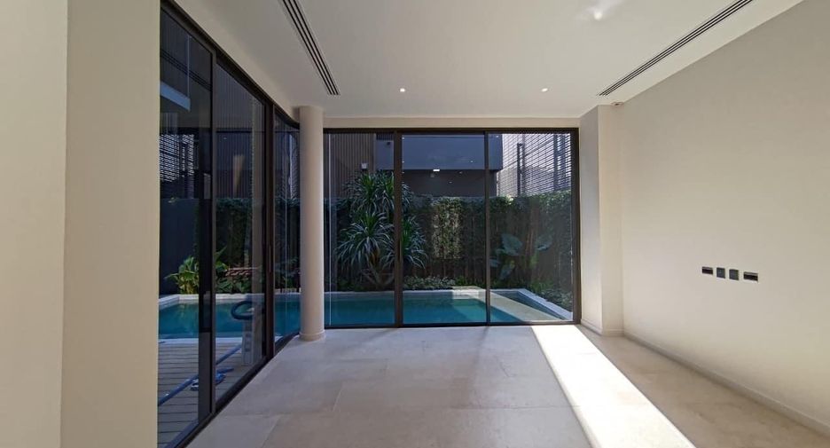 For sale and for rent 5 bedrooms house in Wang Thonglang, Bangkok