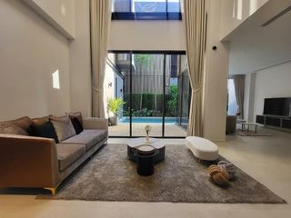 For sale and for rent 5 bedrooms house in Wang Thonglang, Bangkok