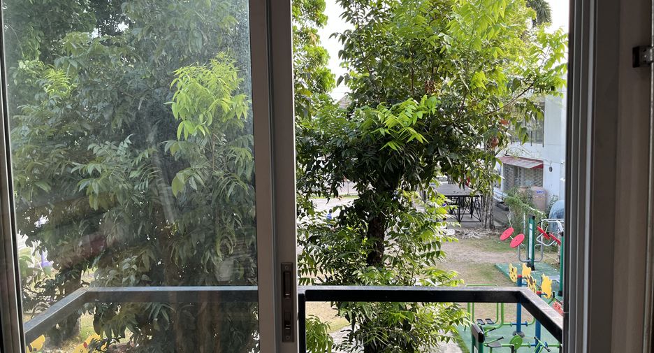Reihenhaus zum Kauf mit Studio in Bang Phli, Samut Prakan