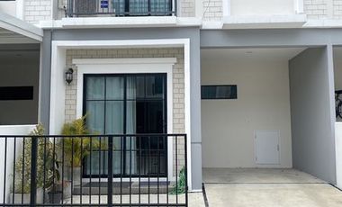 For sale そして for rent 3 ベッドルーム townhouse in Saphan Sung, Bangkok