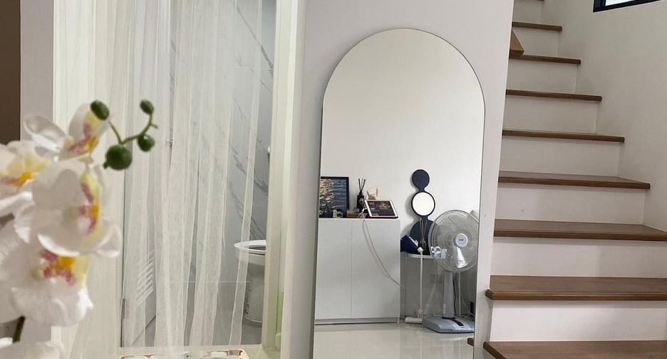 For sale and for rent 3 bedrooms townhouse in Saphan Sung, Bangkok