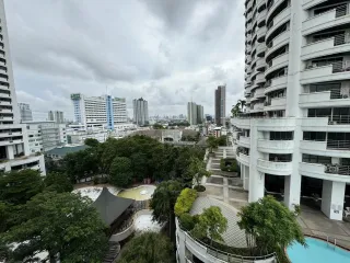 Condo en alquiler de 3 habitaciones en Suan Luang, Bangkok