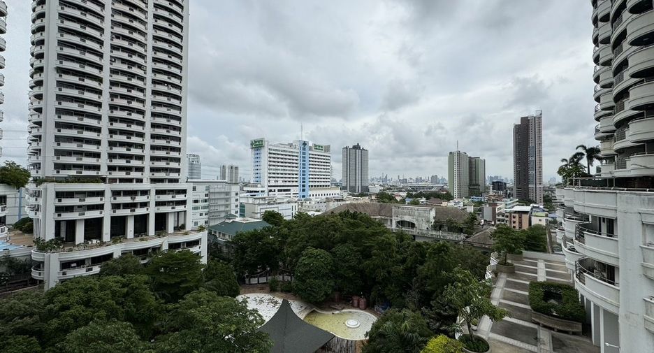 For rent 3 bedrooms condo in Suan Luang, Bangkok