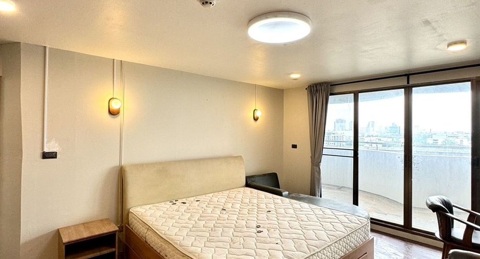 For rent 3 bedrooms condo in Suan Luang, Bangkok