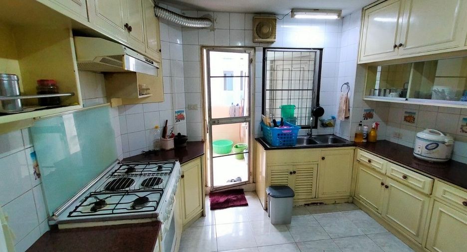 For sale 3 bedrooms condo in Khlong Toei, Bangkok