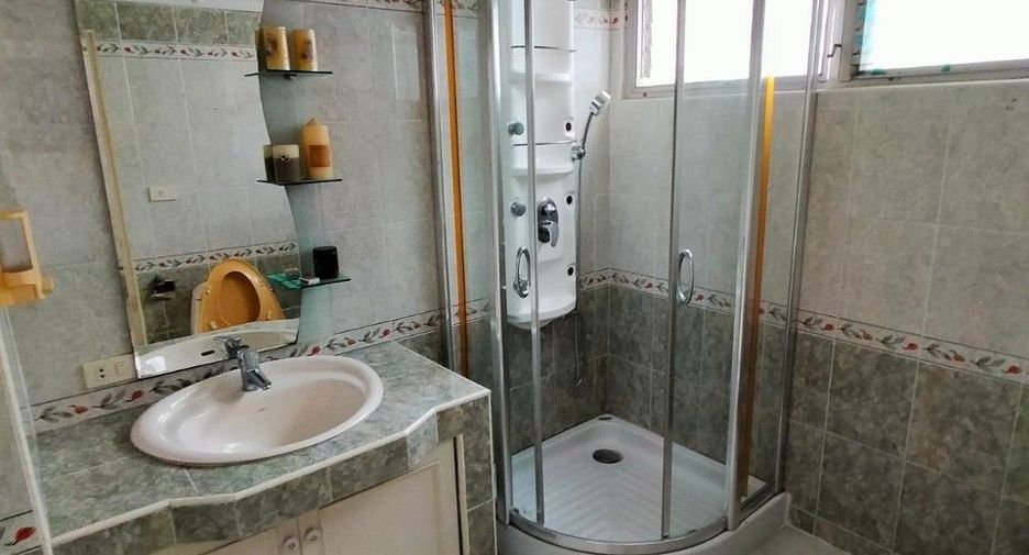 For sale 3 bedrooms condo in Khlong Toei, Bangkok