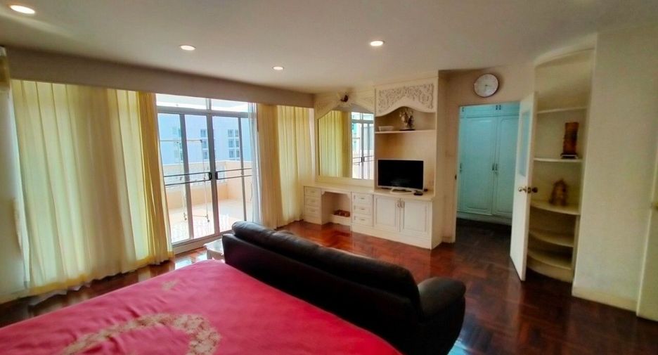 For sale 3 bedrooms condo in Khlong Toei, Bangkok