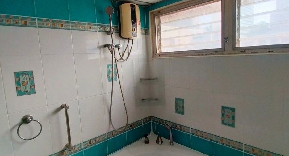 For sale 3 bedrooms condo in Khlong Toei, Bangkok