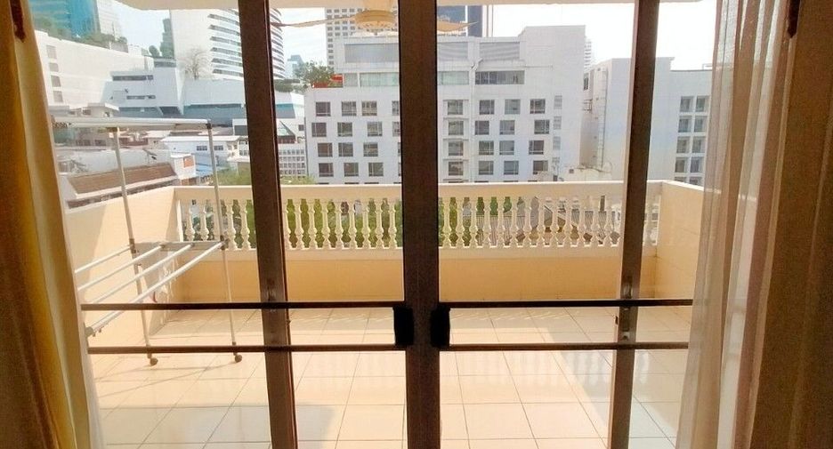 For sale 3 bedrooms condo in Khlong Toei, Bangkok