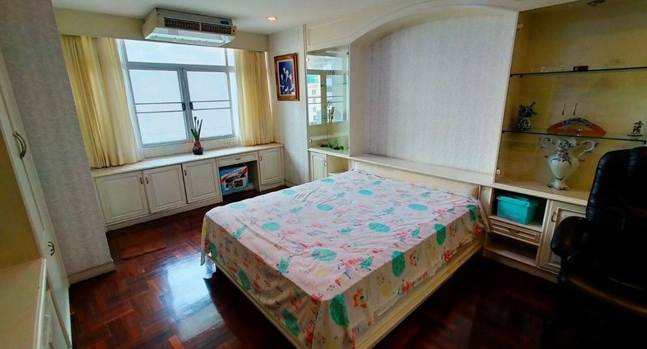 For sale 3 bedrooms condo in Khlong Toei, Bangkok