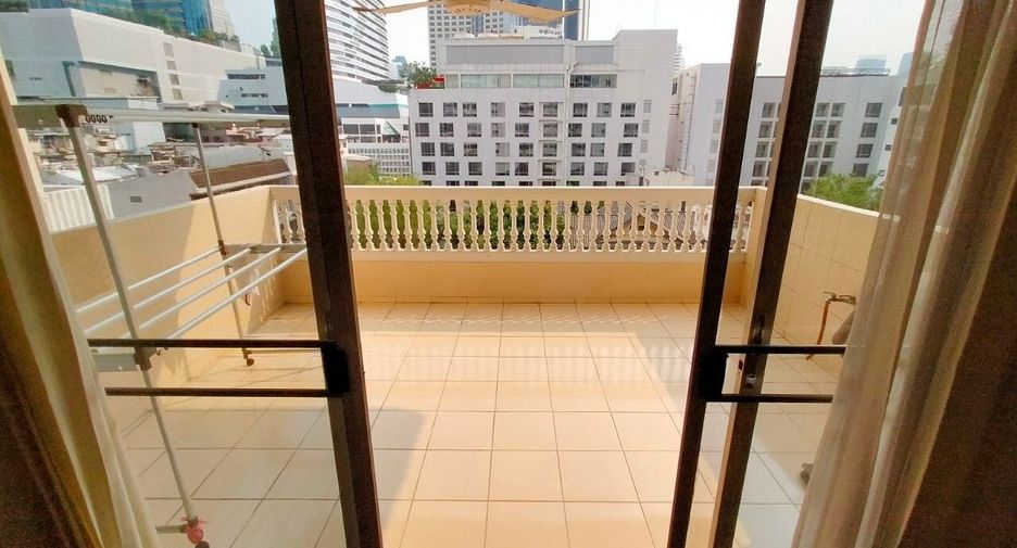 For sale 3 bedrooms condo in Khlong Toei, Bangkok