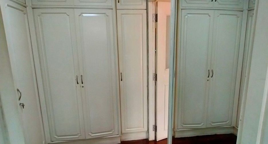 For sale 3 bedrooms condo in Khlong Toei, Bangkok