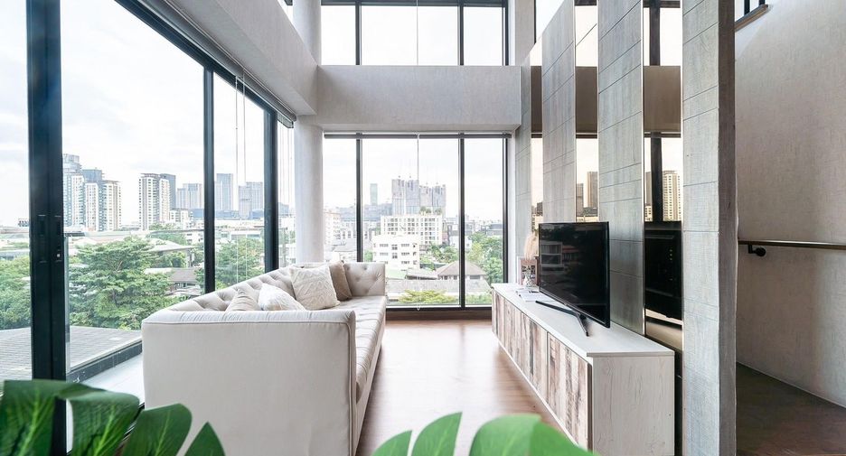For sale and for rent 2 bedrooms condo in Phra Khanong, Bangkok