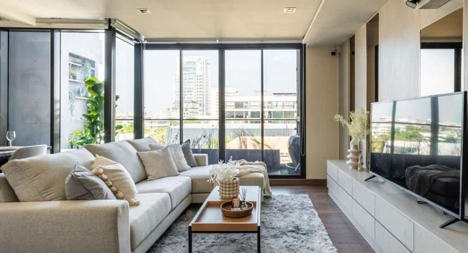 For sale and for rent 3 bedrooms condo in Phra Khanong, Bangkok