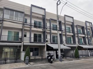 Продажа 3 спальни таунхаус в Суан Луанг, Бангкок