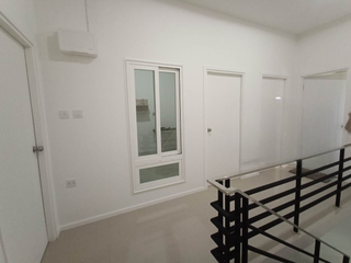 Reihenhaus zum Kauf und zur Miete mit 3 Zimmer in Khlong Sam Wa, Bangkok