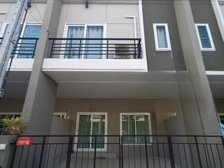 Reihenhaus zum Kauf und zur Miete mit 3 Zimmer in Khlong Sam Wa, Bangkok