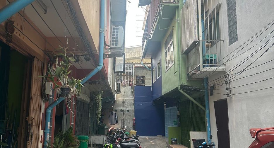 For sale and for rent 3 bedrooms retail Space in Bang Kho Laem, Bangkok