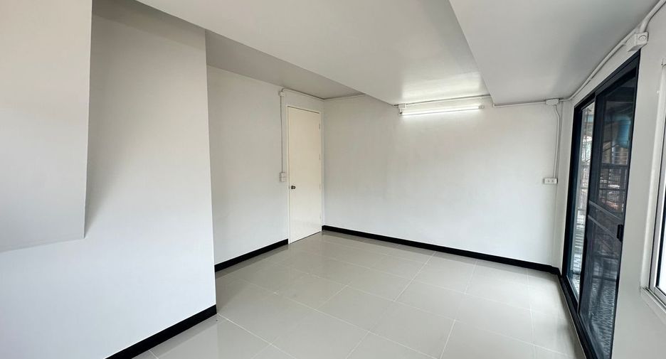 For sale and for rent 3 bedrooms retail Space in Bang Kho Laem, Bangkok