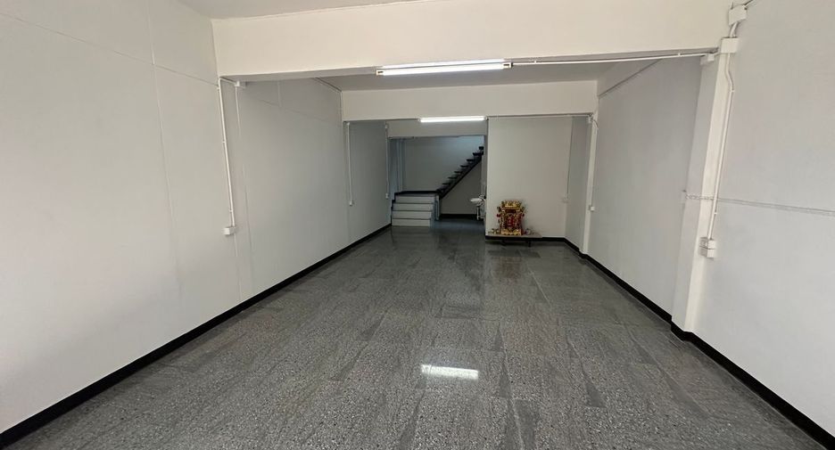 For sale and for rent 3 bedrooms retail Space in Bang Kho Laem, Bangkok