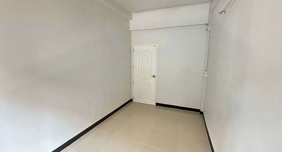 For sale and for rent 3 bedrooms retail Space in Bang Kho Laem, Bangkok