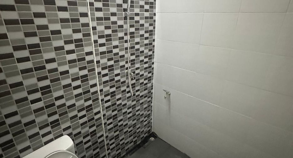 For sale and for rent 3 bedrooms retail Space in Bang Kho Laem, Bangkok