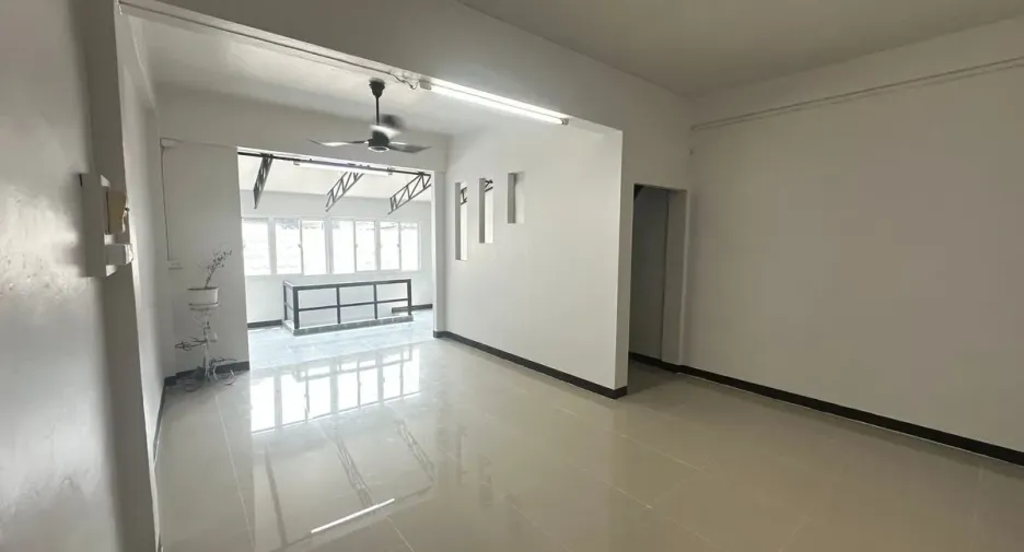For sale and for rent 3 bedrooms retail Space in Bang Kho Laem, Bangkok
