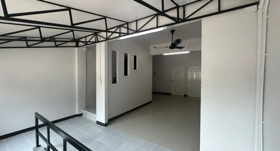 For sale and for rent 3 bedrooms retail Space in Bang Kho Laem, Bangkok