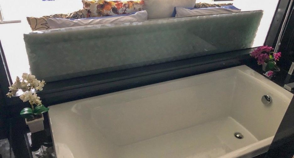 For sale 1 Beds condo in Khlong Toei, Bangkok