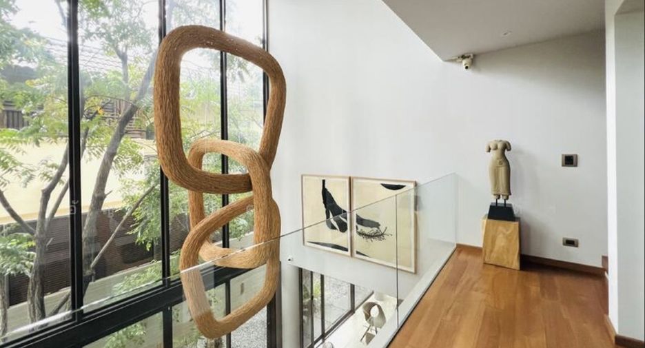 For sale 5 bedrooms house in Watthana, Bangkok