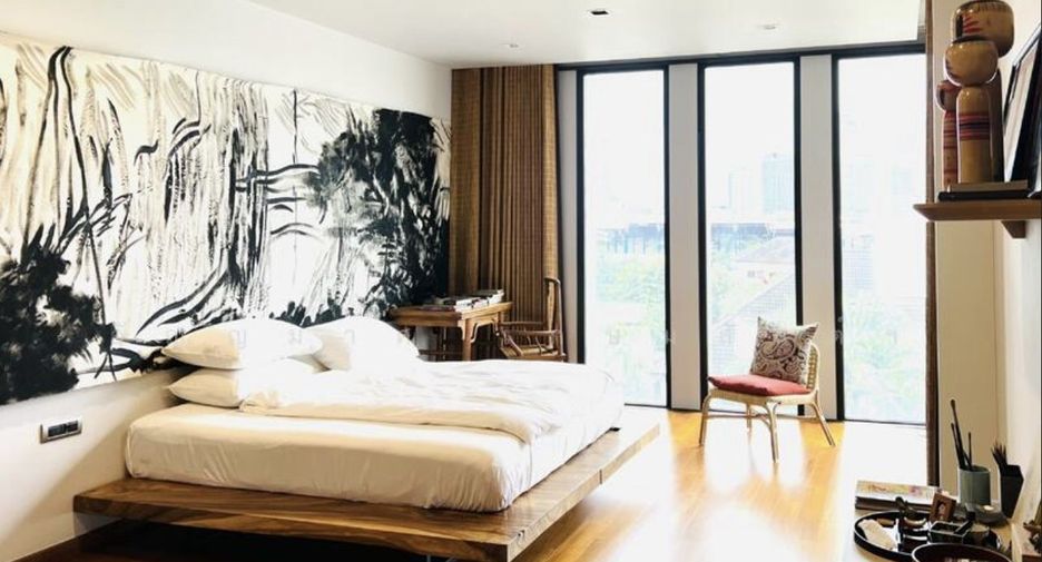 For sale 5 bedrooms house in Watthana, Bangkok