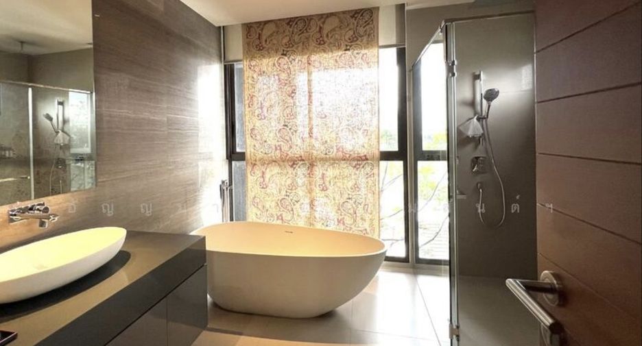For sale 5 bedrooms house in Watthana, Bangkok