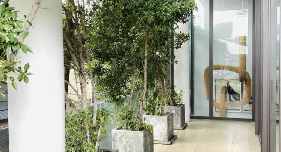 For sale 5 bedrooms house in Watthana, Bangkok