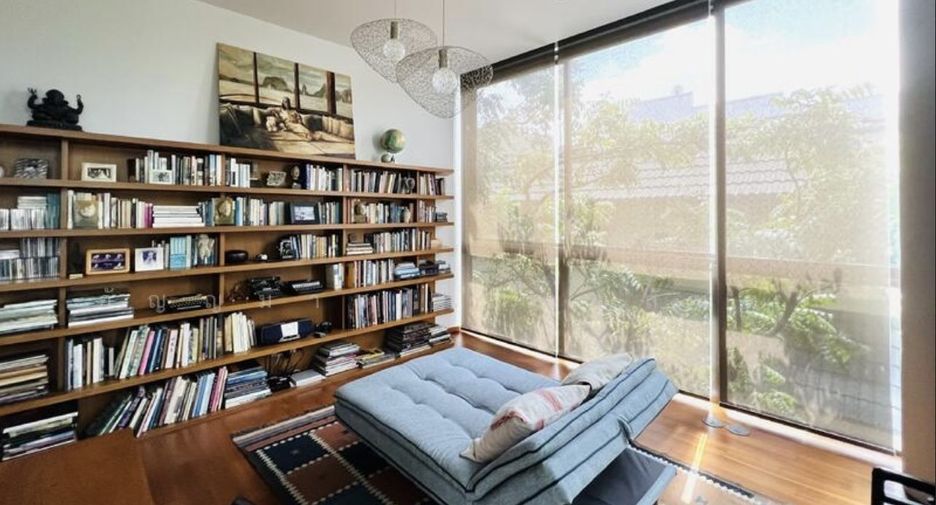 For sale 5 bedrooms house in Watthana, Bangkok