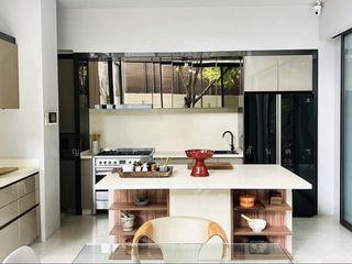 For sale 5 bedrooms house in Watthana, Bangkok