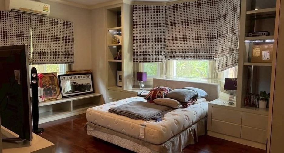 For sale 5 bedrooms villa in Taling Chan, Bangkok