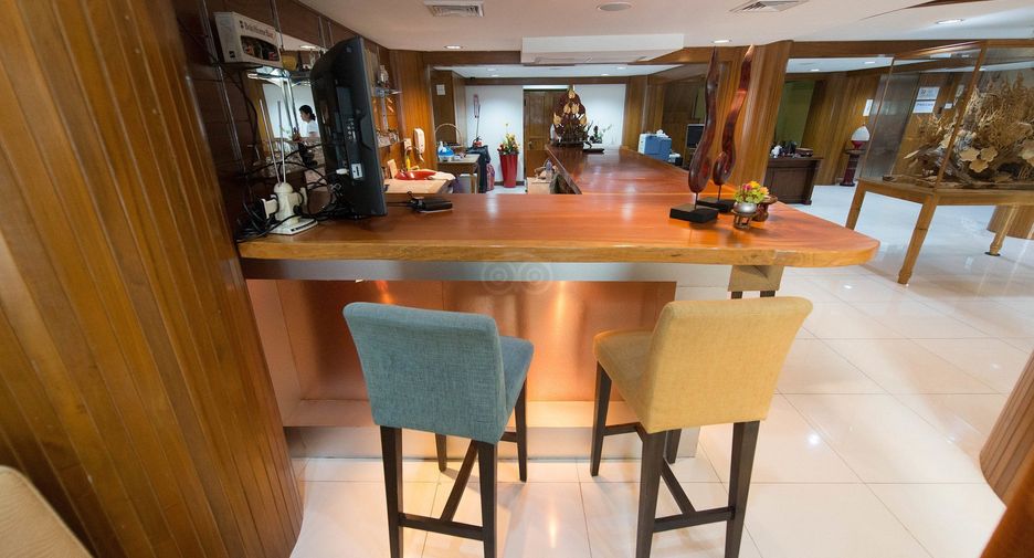 For sale 20 bedrooms hotel in Bang Rak, Bangkok