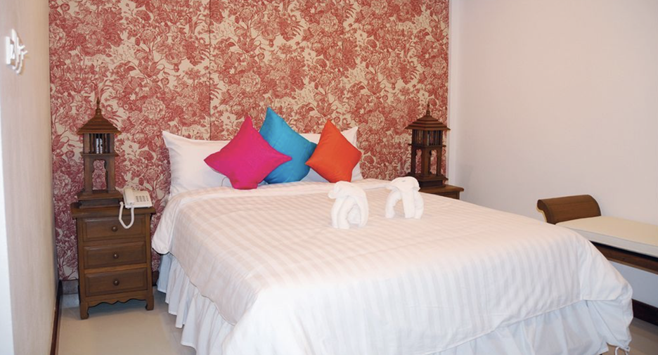 For sale 20 bedrooms hotel in Bang Rak, Bangkok