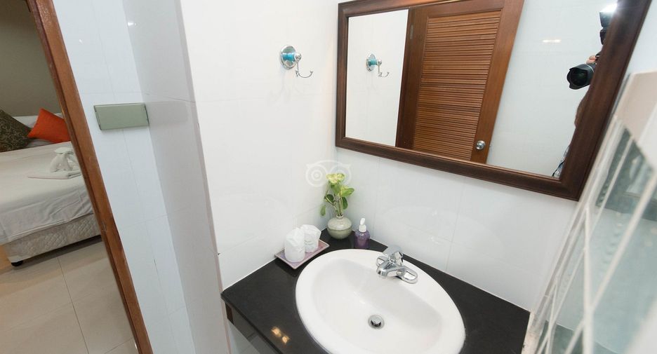 For sale 20 bedrooms hotel in Bang Rak, Bangkok