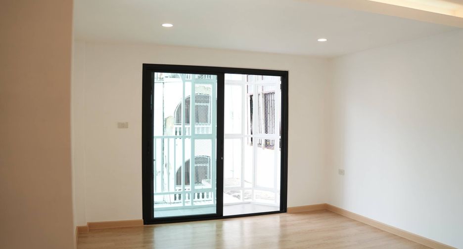For sale 2 bedrooms townhouse in Bang Na, Bangkok