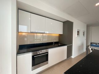 Condo en venta y en alquiler de 2 habitaciones en Sathon, Bangkok