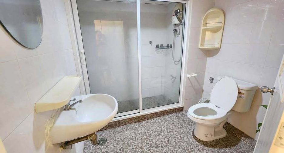 For sale 1 bed condo in Bang Kapi, Bangkok