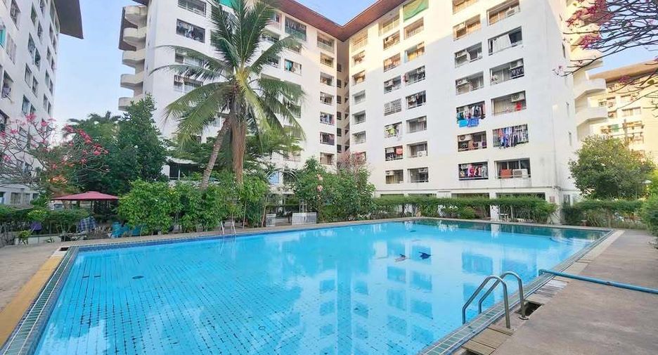 For sale 1 bed condo in Bang Kapi, Bangkok